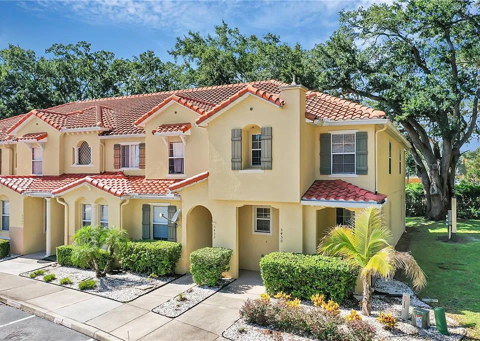 5450 Paradise Cay Cir