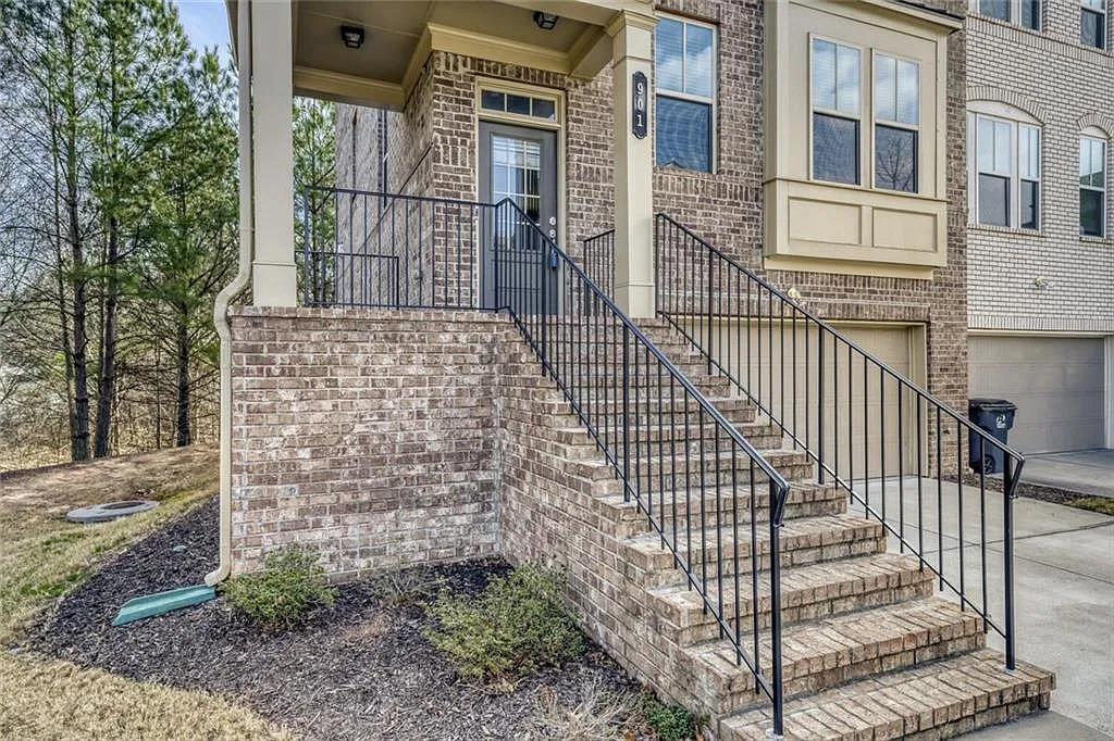 4 bed, 3.5 bath, 2171 sqft, $2,850 — Photo 3