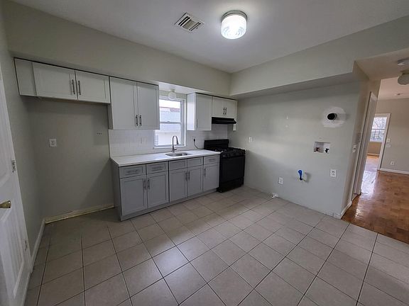2nd image of 742 Bergen St #C