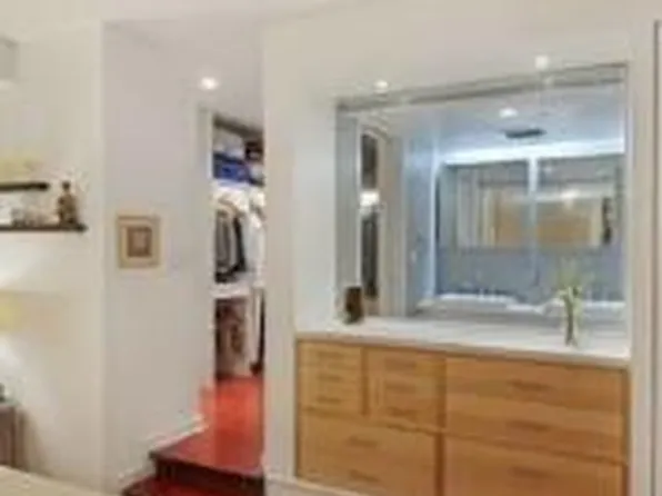 320 West 19th Street image 1 of 7