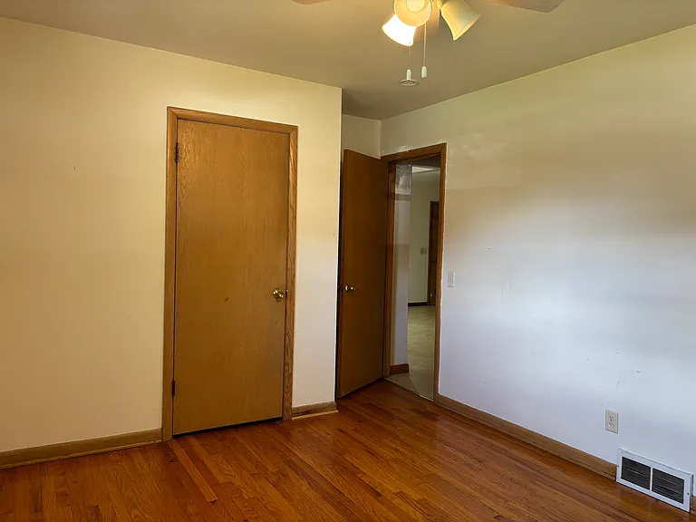 6321 Roselawn Ave — Photo 14