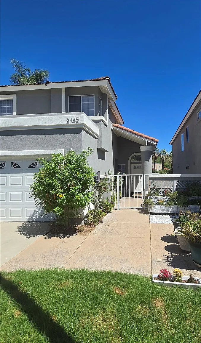 3 bed, 2.5 bath, 1722 sqft, $3,995 — Photo 2