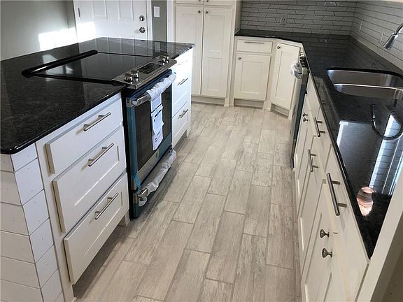4th image of 14 Hebrides Cir