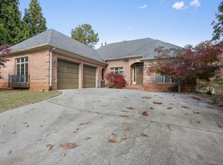 1479 Jones Rd, Roswell, GA 30075