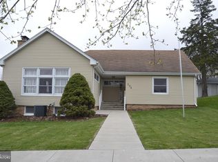 206 6th St, Gladbrook, IA 50635