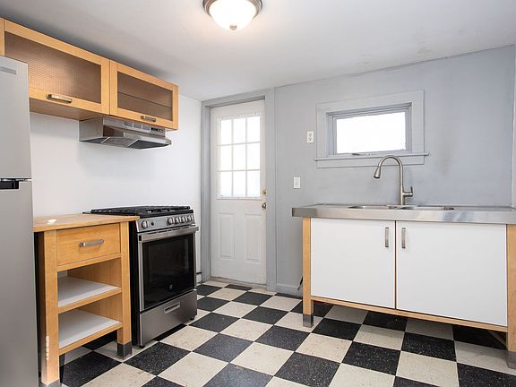 2nd image of 22 Elm Ct #2