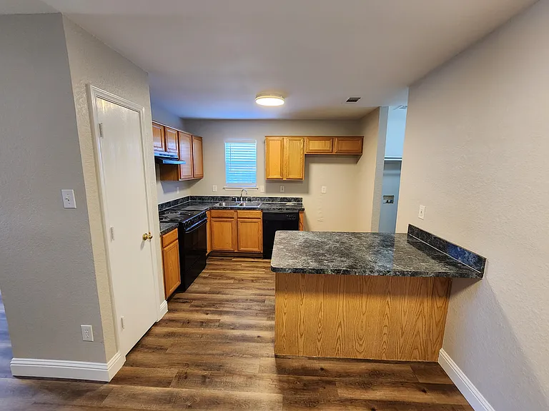 607 Hollyberry Dr — Photo 14