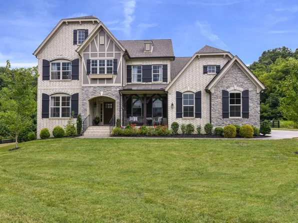 7084 Crimson Leaf Ln, College Grove, TN 37046