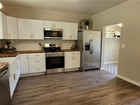 5th image of 102 N Country Club Dr