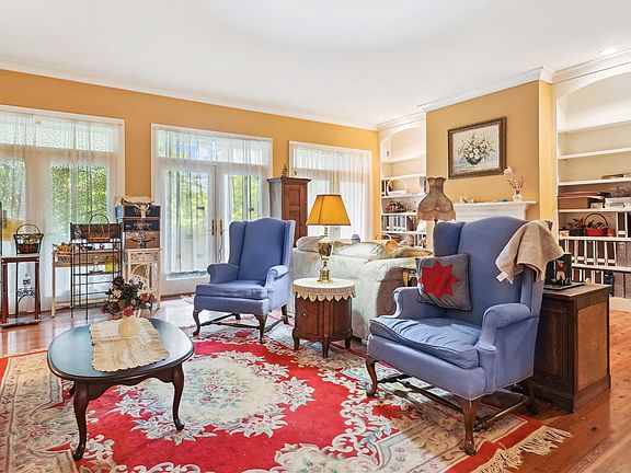 4th image of 6714 Robinson Ln