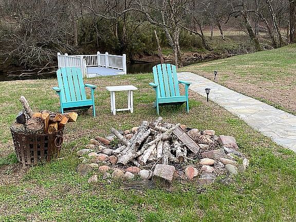 4th image of 555 Little Ranger Rd