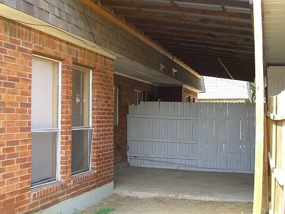 3rd image of 1309 Lovell Dr