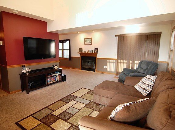 3rd image of 1017 Black Diamond Dr