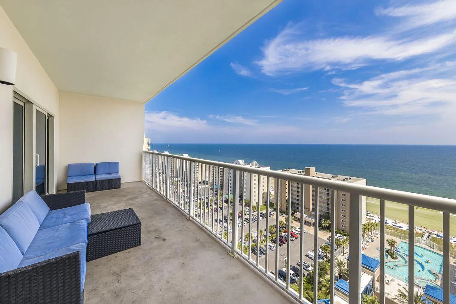 2 bed, 2.0 bath, 1044 sqft, $3,431 — Photo 3