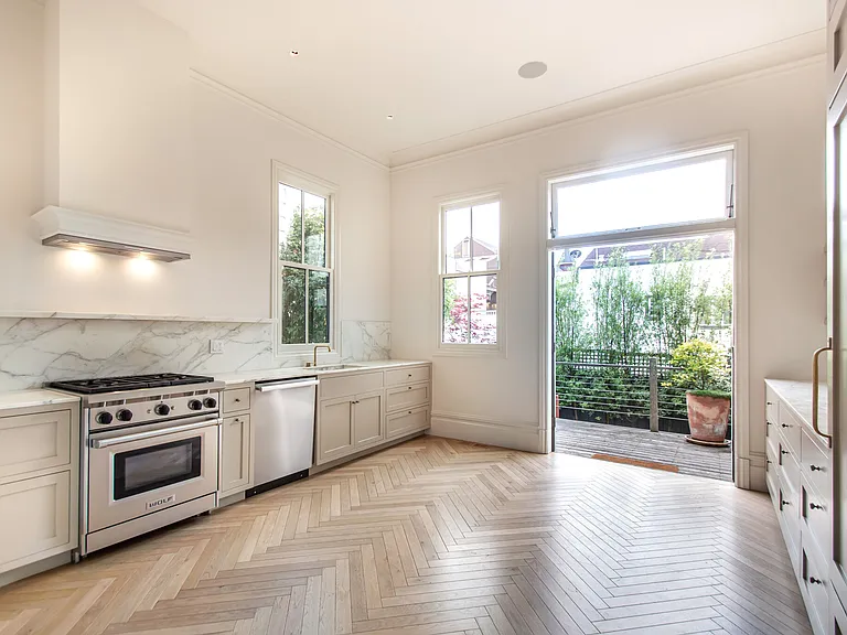 2381 Bush St — Photo 4