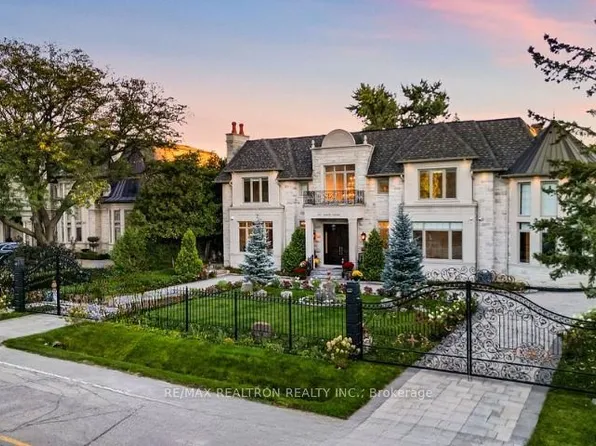 267 Arnold Ave, Vaughan, ON L4J 1C2