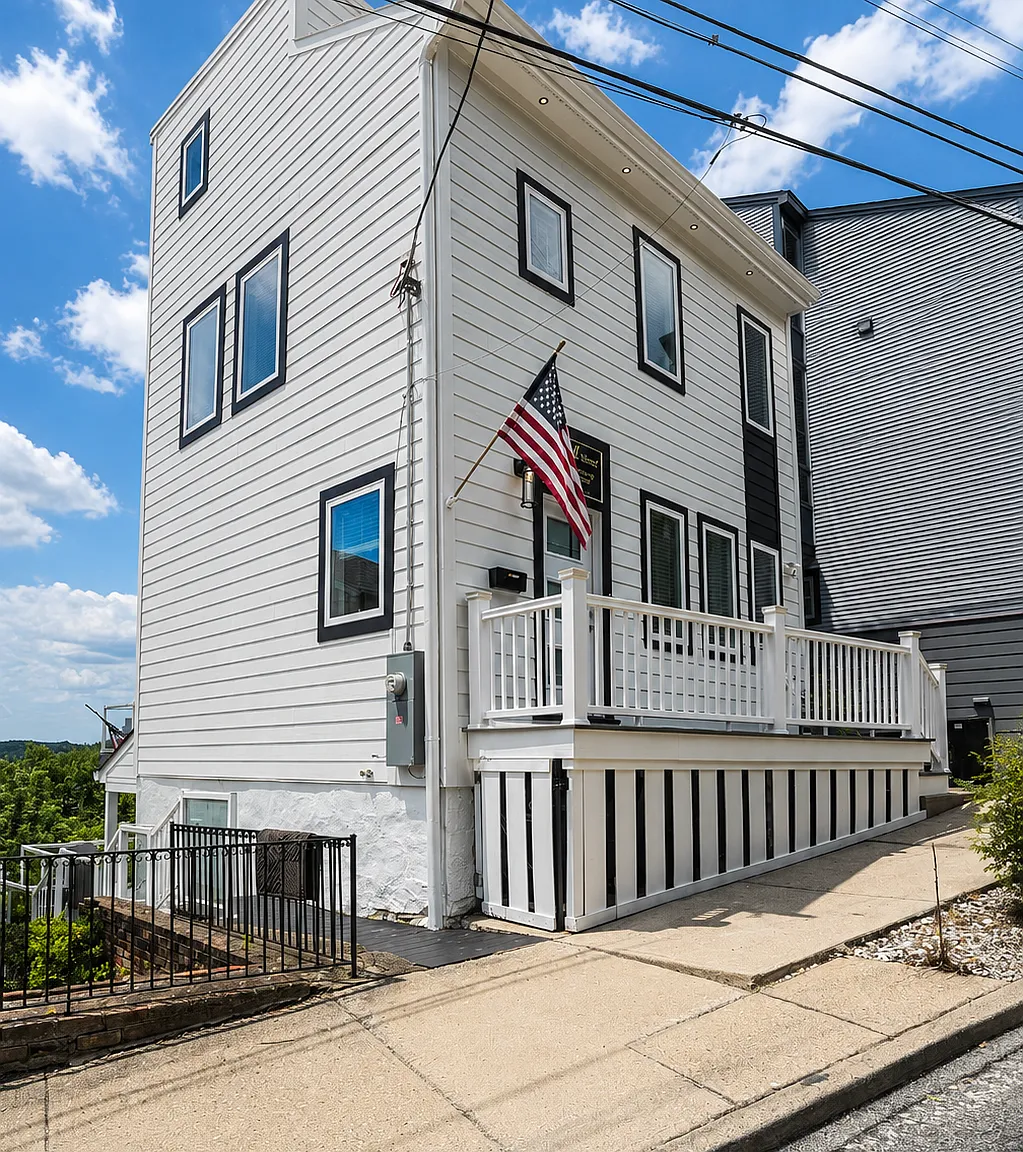 3 bed, 2300 sqft, $6,000 — Photo 1