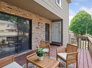 2114 Kings Valley Rd, Golden Valley, MN 55427