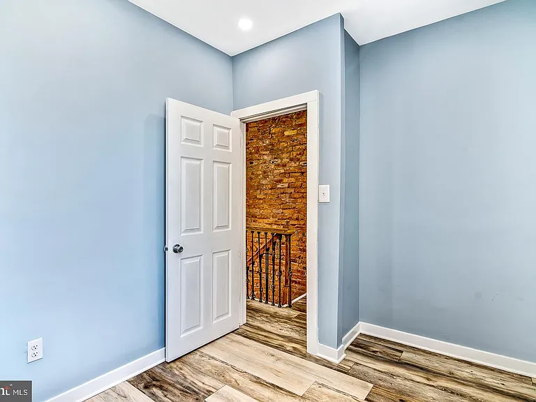 2420 S Lee St — Photo 9
