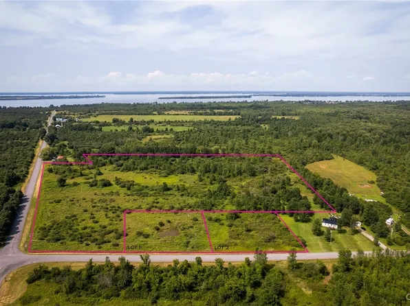 9599 Middle Rd, Dexter, NY 13634