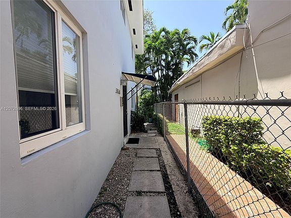 2nd image of 3068 Carter St Unit 1