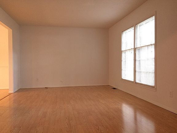 2nd image of 206 Orange Dr