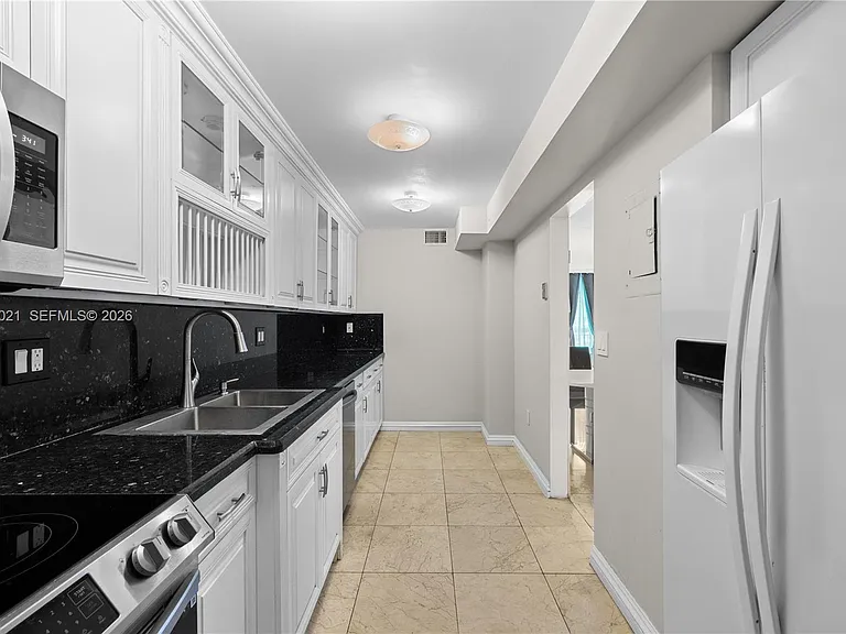 18011 Biscayne Blvd #902 — Photo 3