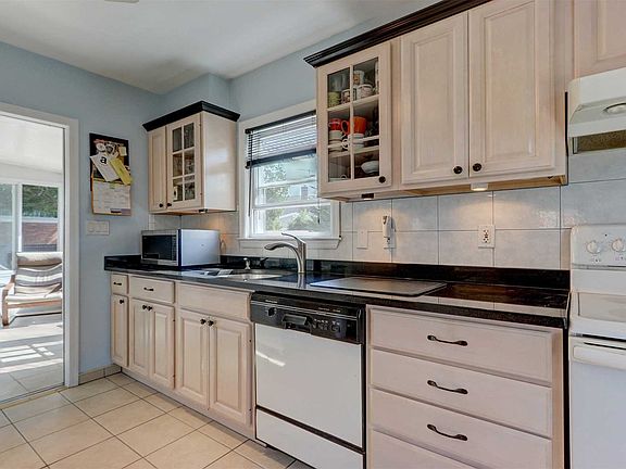 4th image of 23 Cedar Dr