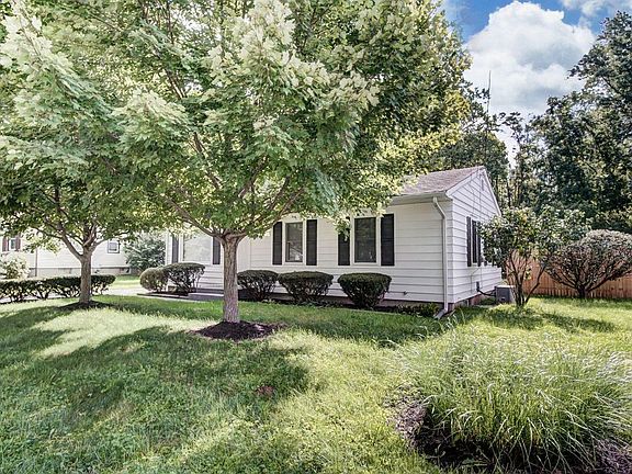 3rd image of 4306 Beechmont Dr