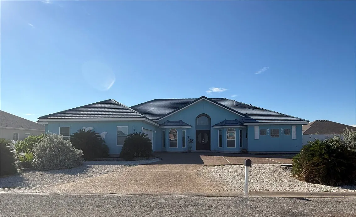 3 bed, 2.5 bath, 2540 sqft, $4,000 — Photo 1
