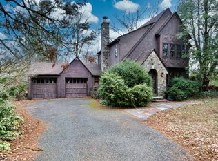 057 Crane Rd, Mountain Lakes, NJ 07046