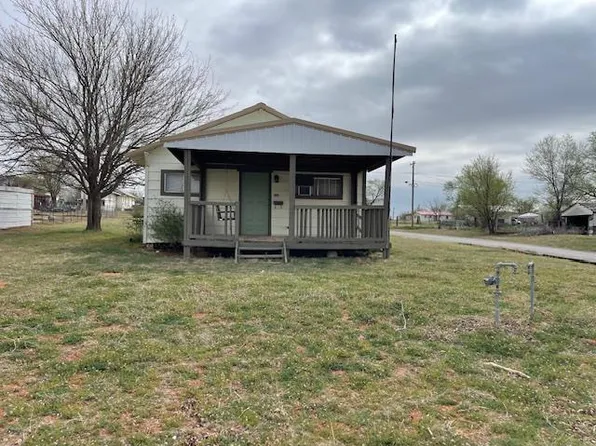 802 W 7th St, Sayre, OK 73662