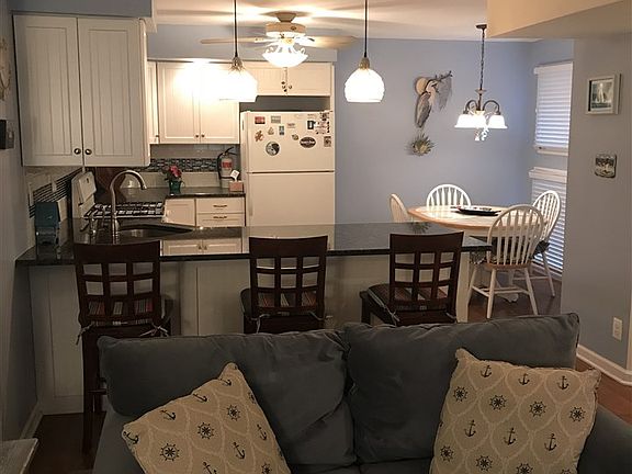 3rd image of 4314 West Ave #7