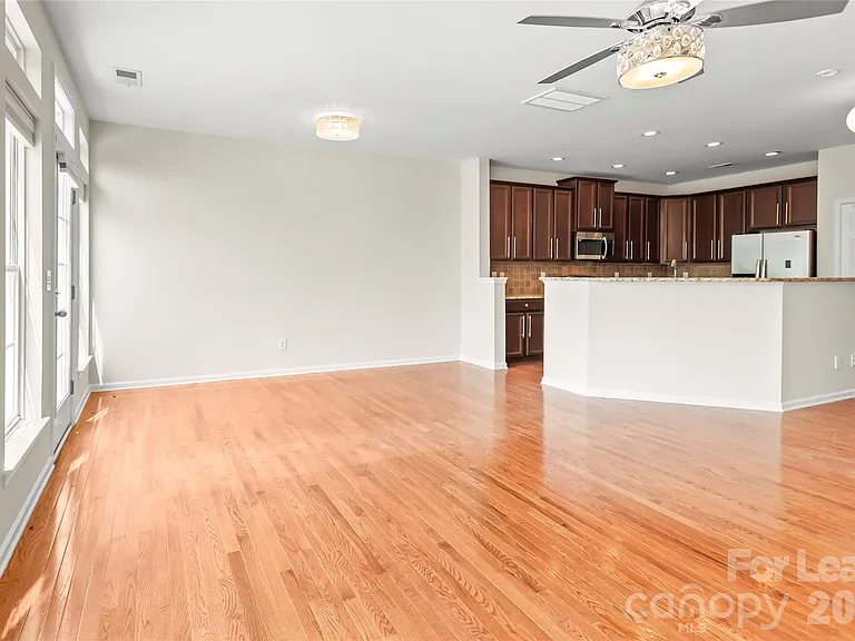 417 Armour St — Photo 14