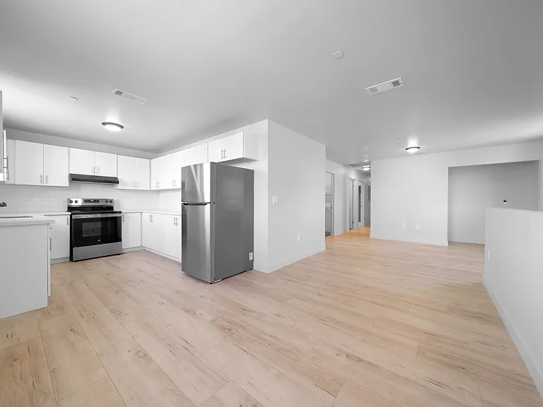 236 W 84th Pl — Photo 6
