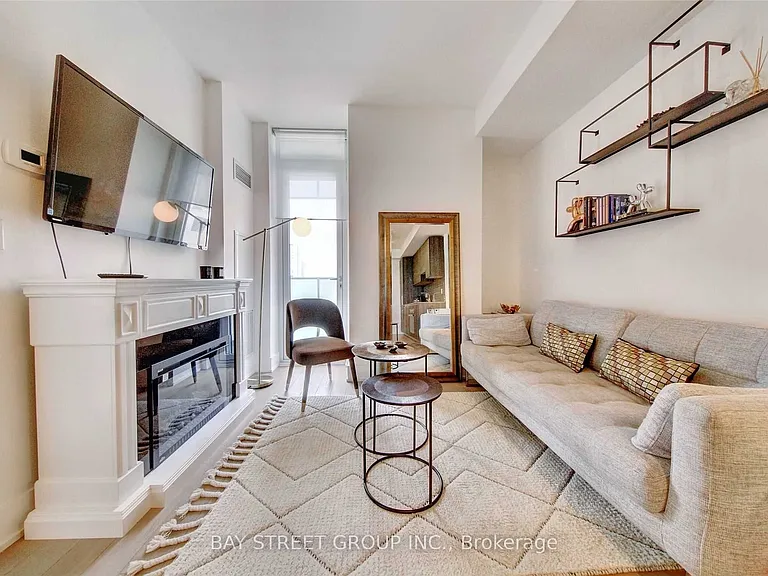 200 Bloor St W #1409 — Photo 17