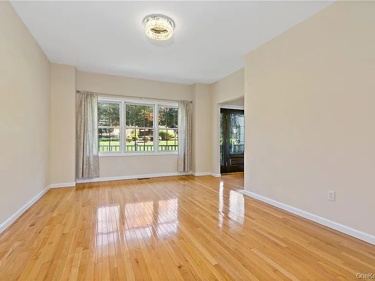 2301 Mohansic Ave — Photo 10