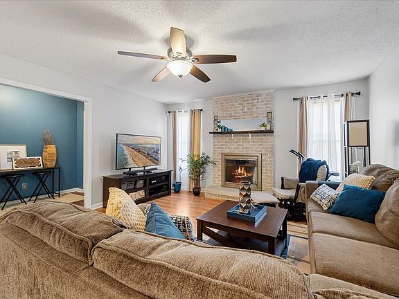 5th image of 100 Fernande Dr