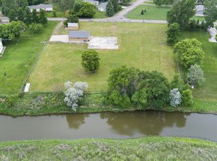 8900 Willow Rd N, Mandan, ND 58554