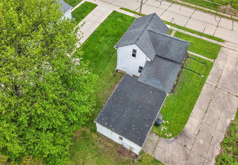 49th image of 262 E Walnut St