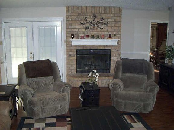 4th image of 800 Carrington Dr