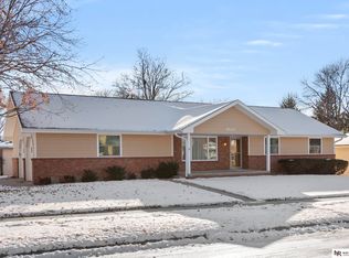 8533 Sunbeam Ln, Lincoln, NE 68505