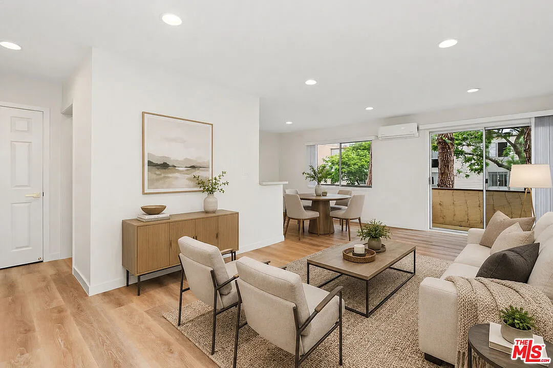 2 bed, 2.0 bath, 922 sqft, $3,600 — Photo 1