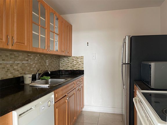 3rd image of 2000 NE 135th St #408