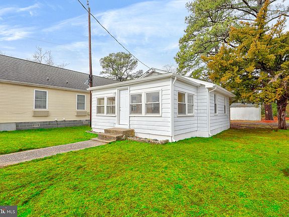 2nd image of 28418 Delaware Ave