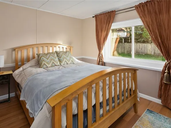 9239 S 202nd St, Kent, WA 98031