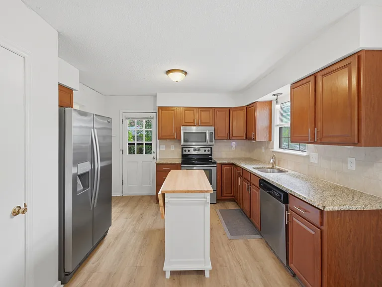 817 Wyldewood Rd — Photo 11