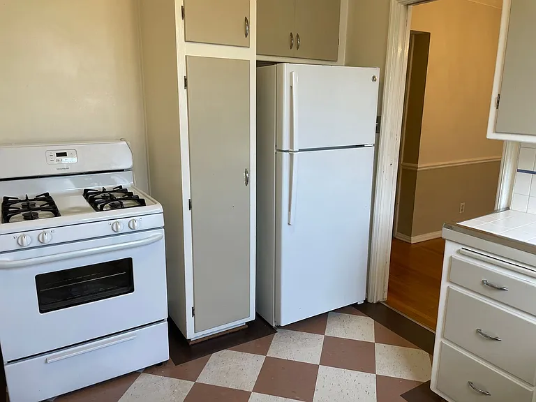 3200 Rowena Ave — Photo 15