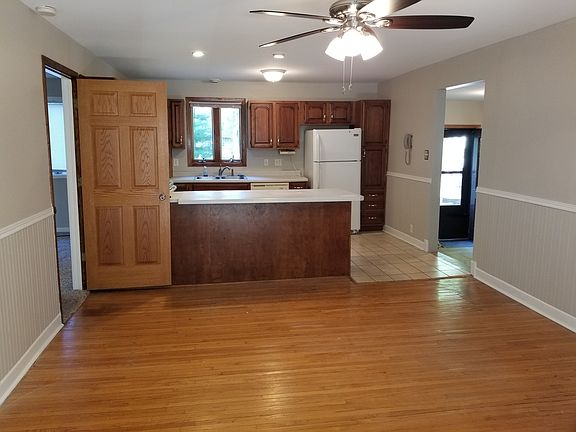 5th image of 626 E Washington St