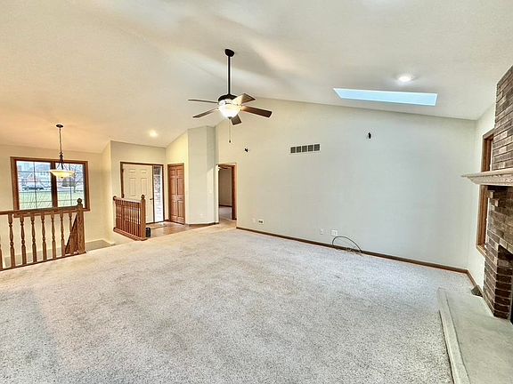 3rd image of 3645 Lakeshore Dr